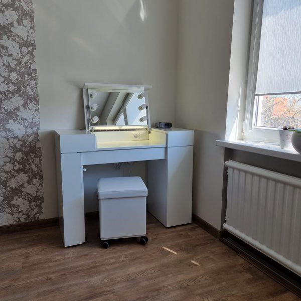"The dressing table has exceeded expectations. It is not only functional, but also complements the interior of the living room. Sincere recommendations."-Emily